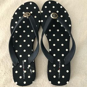 TOMMY HILFIGER WOMENS BLACK FLIP FLOPS